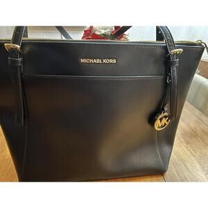 Michael Kors Voyager Large Tote NWT!